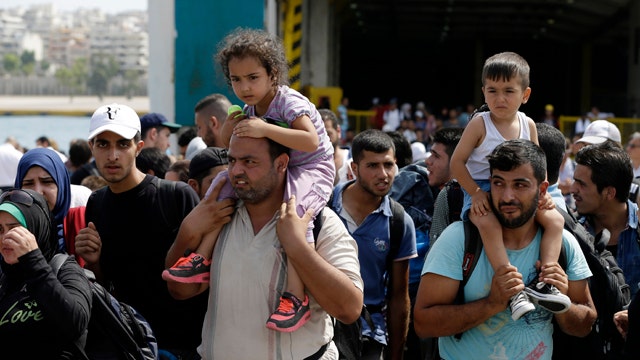 GOP candidates 'oversimplifying' worldwide refugee crisis?
