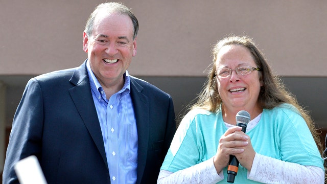 Mike Huckabee slams mainstream media for attacking Kim Davis