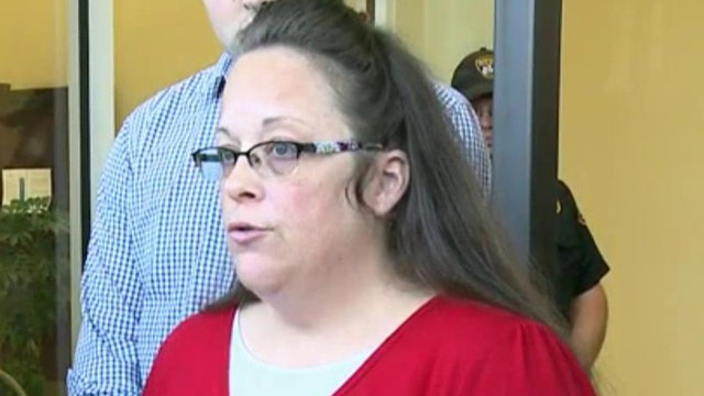 Kim Davis returns to county clerk's office