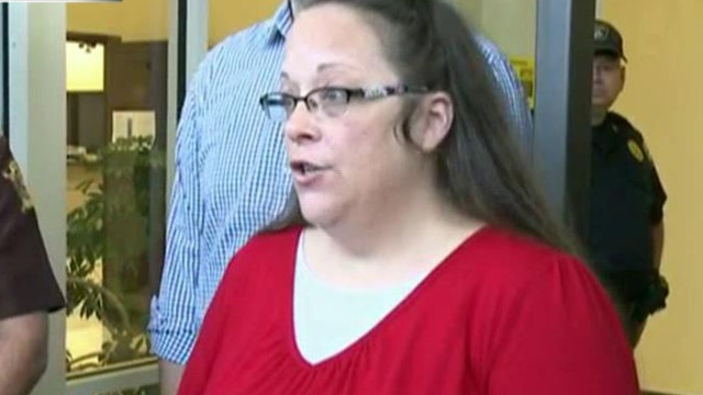 Kim Davis urges change to marriage license rules