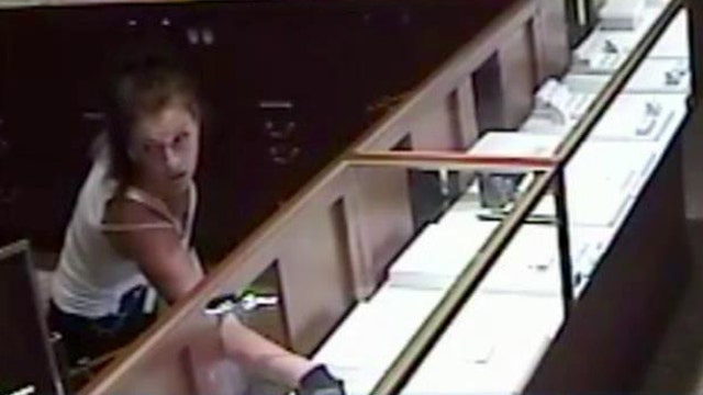 Armed female jewel thief pulls off brazen heist