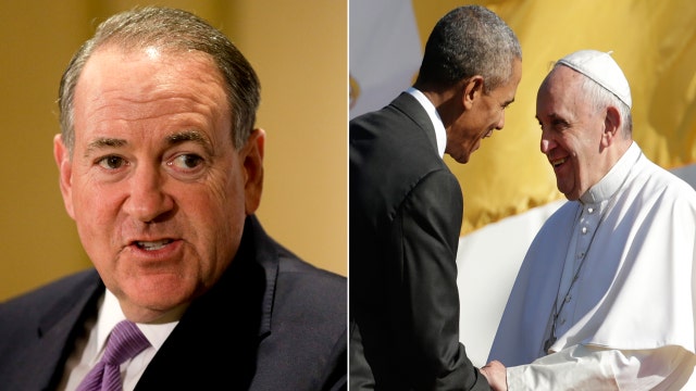 Huckabee scolds Obama for 'bad manners' during pope visit