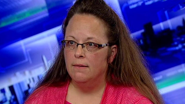 Kim Davis defends denying same-sex licenses