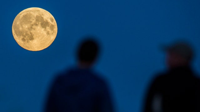 Lunar eclipse shares the sky with 'Super Moon'