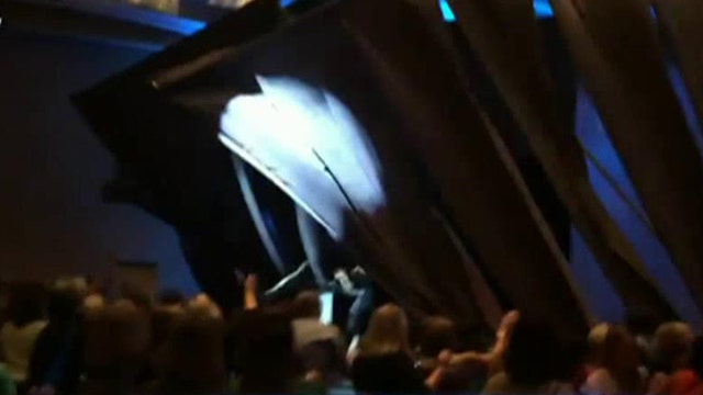 Curtain closes on Fiorina! Backdrop collapses at event