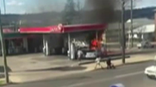 Heroes save elderly couple from burning car