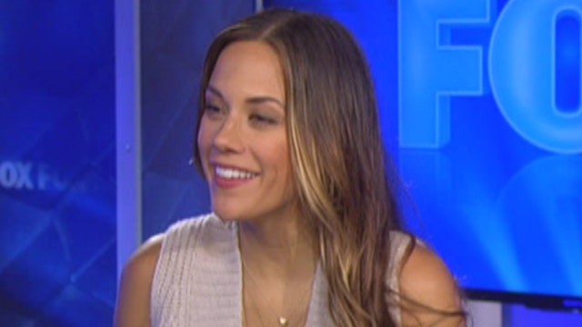 Jana Kramer talks new tunes, nausea and post-pregnancy plans