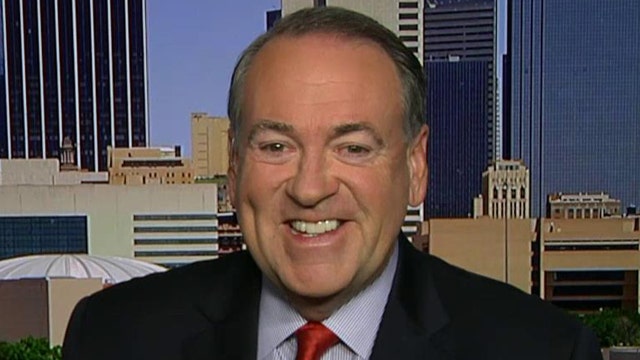 Huckabee: 'Embarrassing' to watch Obama get rolled by Putin