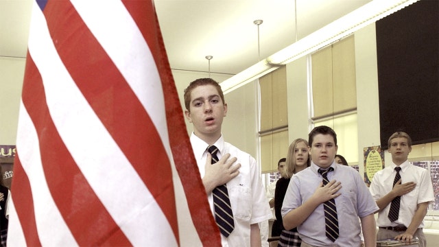 Community college drops Pledge of Allegiance from meetings