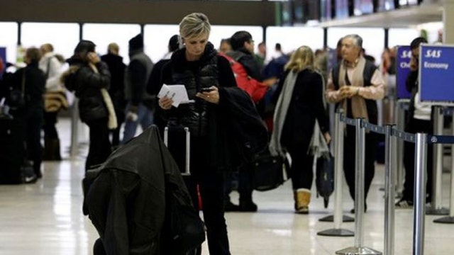 Must-know tips and tricks to save on holiday travel