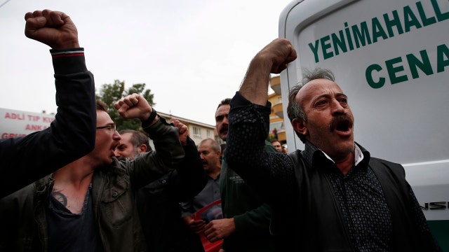 Turkey: Mourners and police clash at bombing site