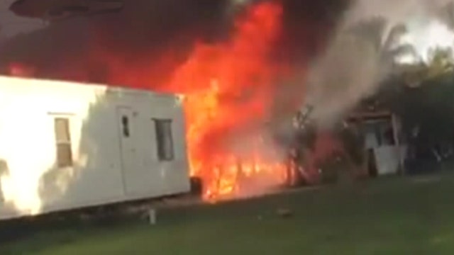 Small plane crashes into Florida mobile homes