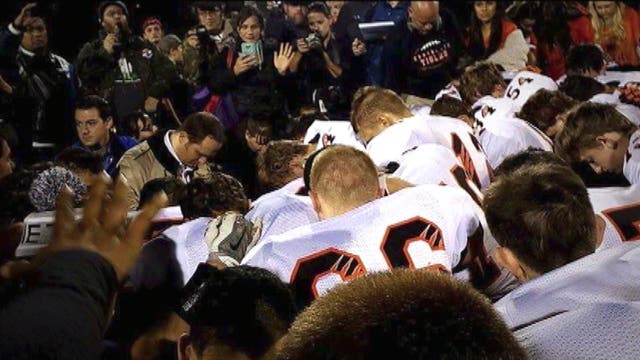 Parents organizing rally in support of praying coach