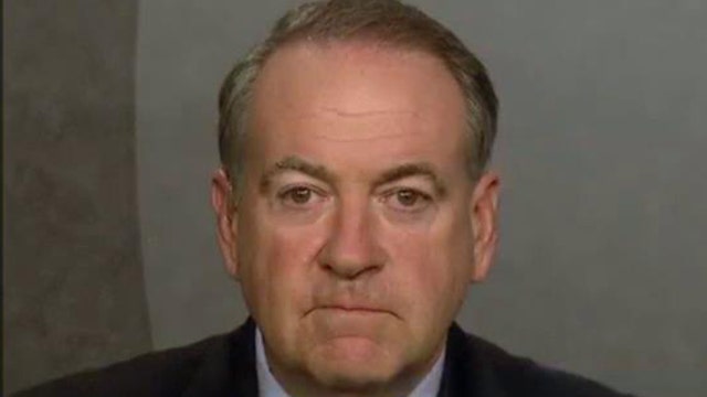 Huckabee questions why Clinton didn't contact with Stevens