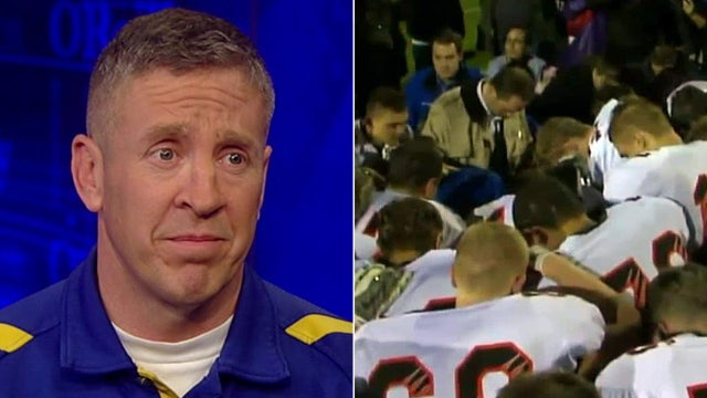 High school coach under fire for post-game prayer