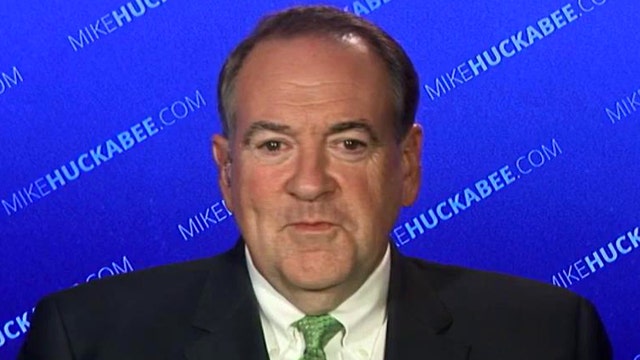 Huckabee reacts to being left off main stage at FBN debate