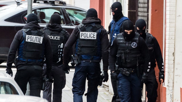 Manhunt under way for escaped Paris attack suspect