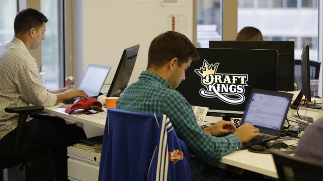 Small daily fantasy sites play wait and see amid legal drama