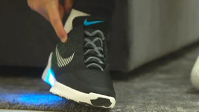 Nike unveils self-lacing sneaker