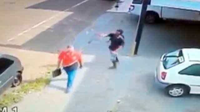 Brutal attack: Man throws rock at passerby, knocks him out