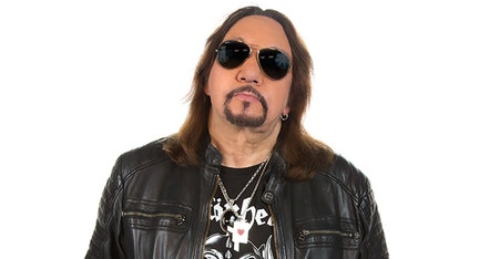 Gene Simmons and Ace Frehley reunite on stage for performance