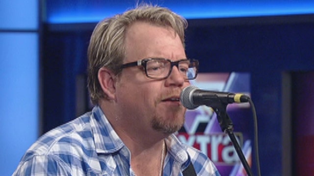 Pat Green sings 'While I Was Away'