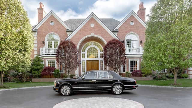 Hot Houses: A mansion that comes with a Rolls-Royce