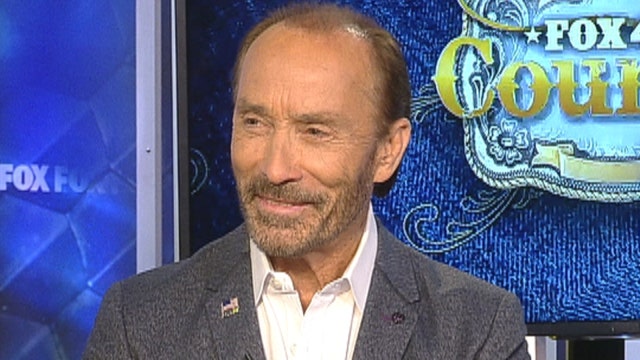 Lee Greenwood honors disabled veterans