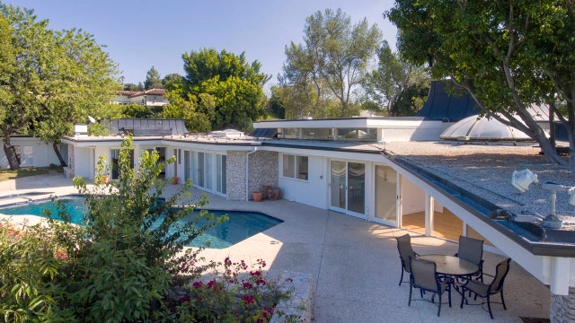 Hot Houses: Elvis Presley’s former Beverly Hills hideaway 
