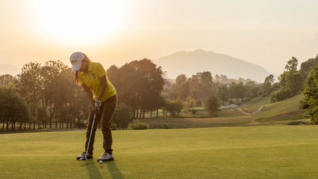 Young Nepali golfer defies gender, class boundaries