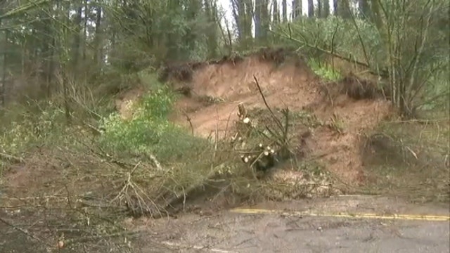 Oregon community on edge following major landslide