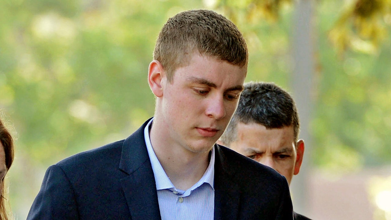 Stanford University students show support for rape victim at graduation ceremony