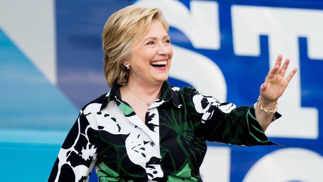 People carried out on stretchers after waiting in heat for tardy Clinton