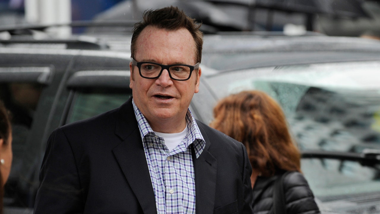 tom arnold guns tom arnold pens letter arguing for gun control after tom arnold guns tom arnold pens letter arguing for gun control after