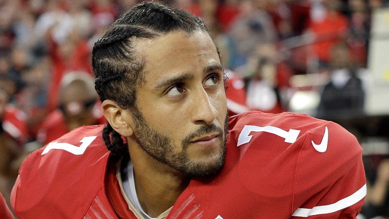 Colin Kaepernick visits Oakland team to show support for their National Anthem protest