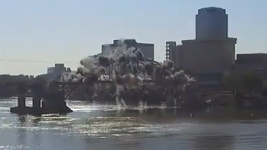 Raw video: Simultaneous detonations weren't enough to take down Broadway Bridge in Little Rock, Arkansas