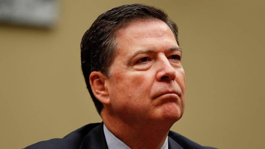 Fbi Doj Roiled By Comey Lynch Decision To Let Clinton Slide By On Emails Says Insider Fox News 