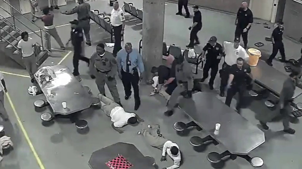 20 inmates, 2 officers injured in Chicago jail fights Fox News