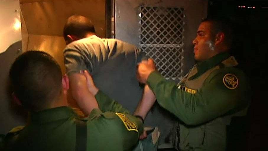 Illegal immigrants surging to US-Mexico border in race against Election Day