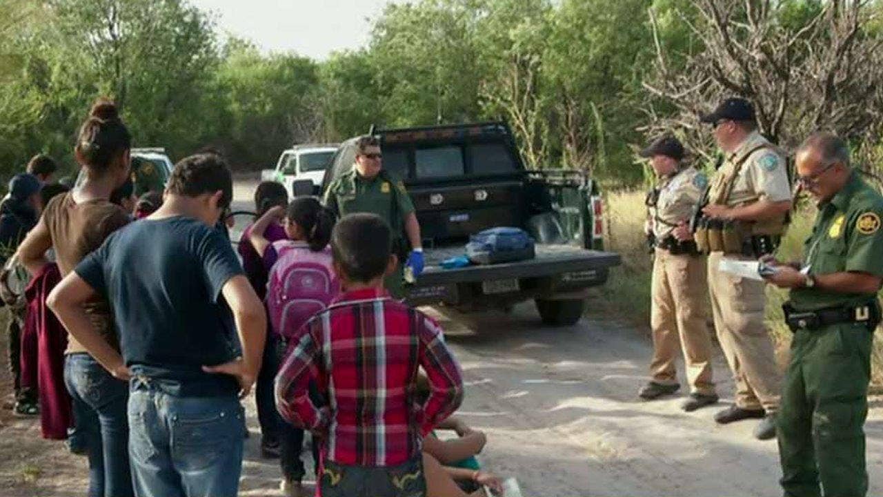 Cartels, smugglers exploit border wall fears ahead of Trump presidency