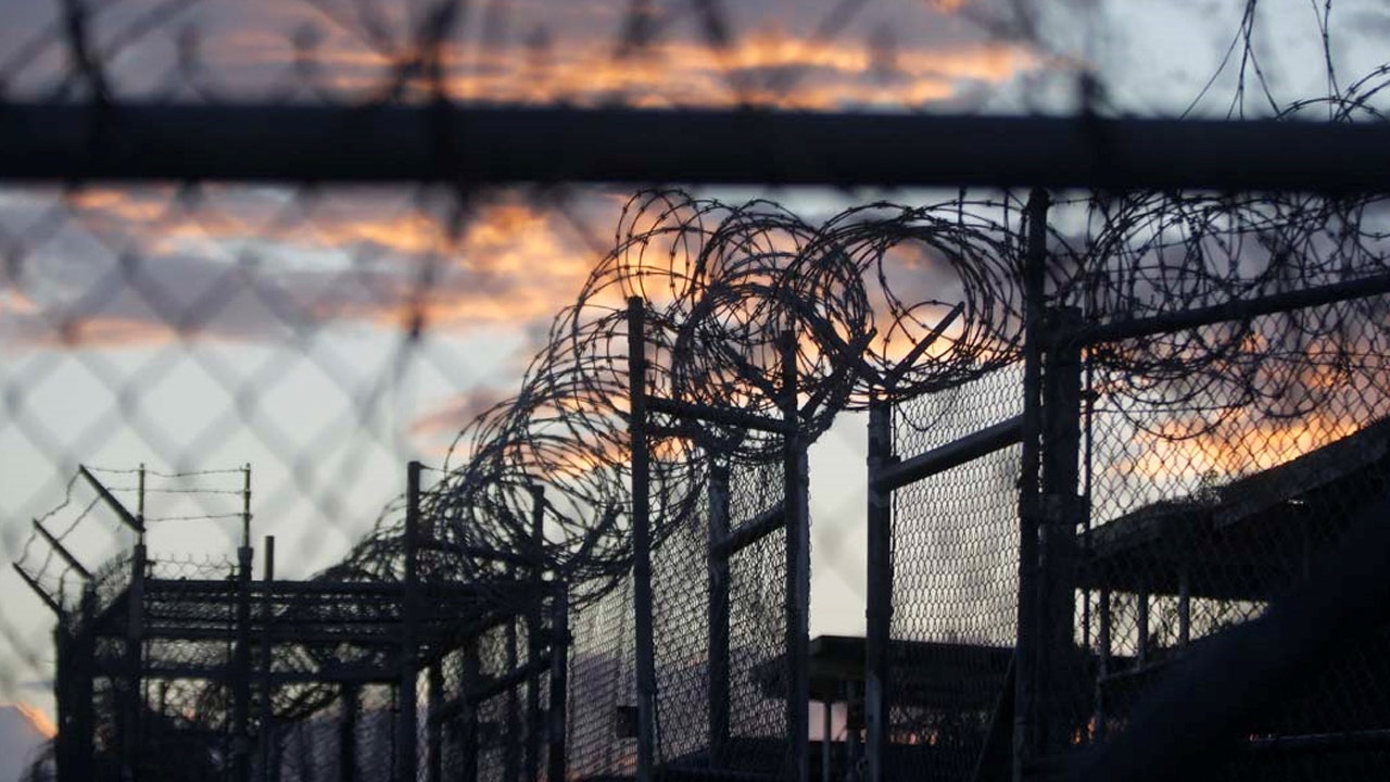 US transfers 10 Guantanamo prisoners to Oman