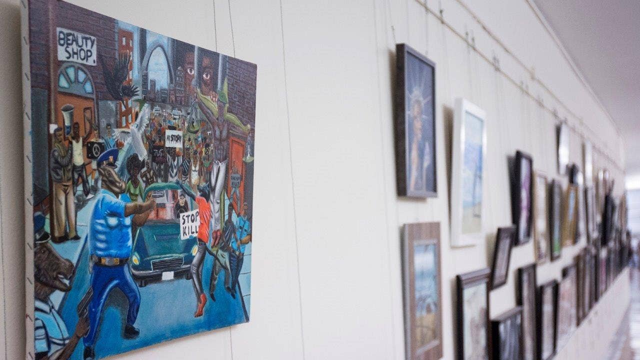 Capitol building to remove controversial pigs as police painting