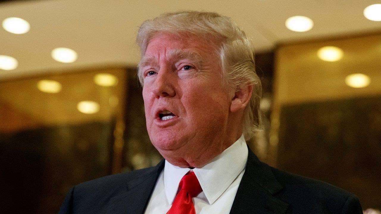 Wasserman Schultz grills FBI chief over Russian hacking issue in closed-door meeting