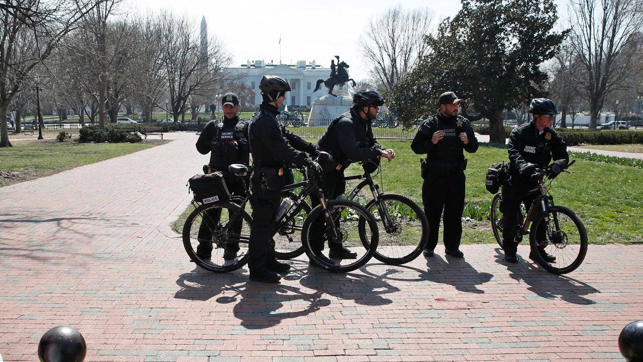 Suspected White House jumper lingered around grounds, stopped to tie shoes, Chaffetz says