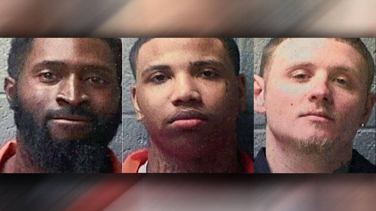 2 South Carolina murder suspects on the loose after prison escape; 1 inmate captured, officials say
