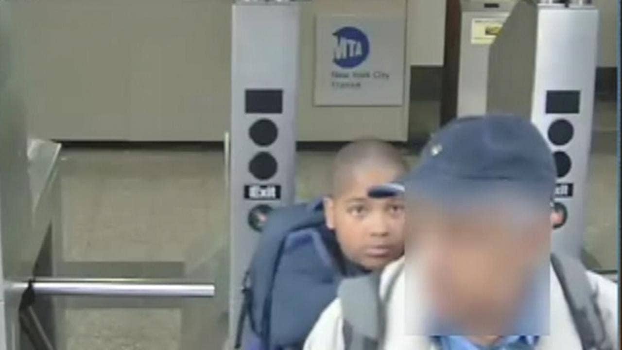 New York boy, 14, pretends to help blind man, robs him while posing as cop