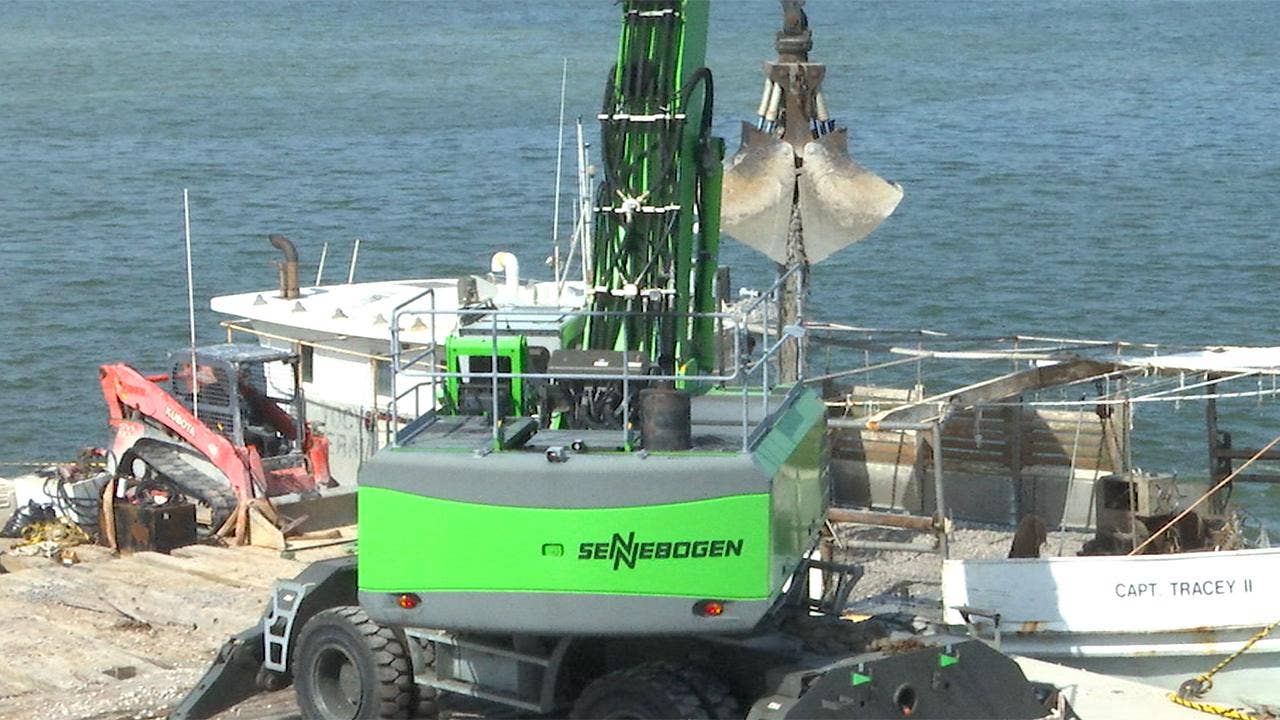 Texas company builds new oyster reef after Hurricane Harvey devastated populatio...