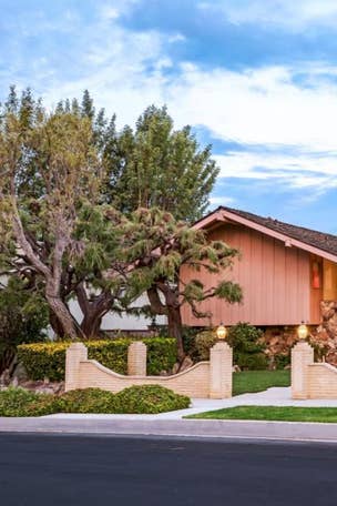 See completed 'Brady Bunch' house