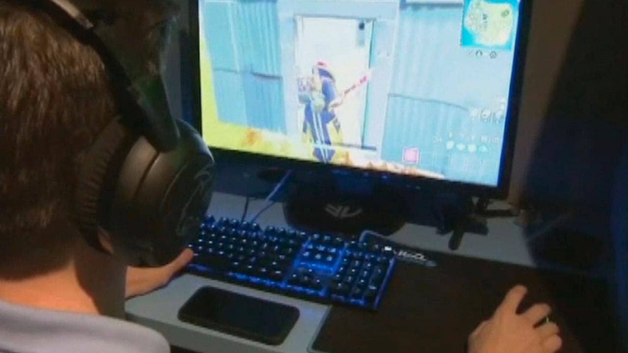 Fox on Tech: Predators using online games, FBI warns