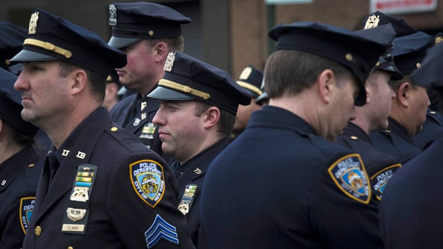 NYPD officers turn backs once again on de Blasio